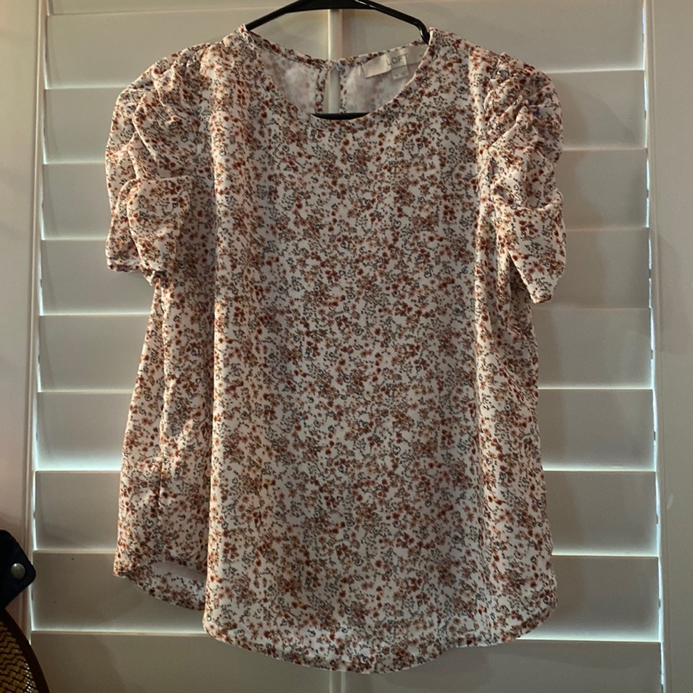 Cute flower ruffle sleeve blouse